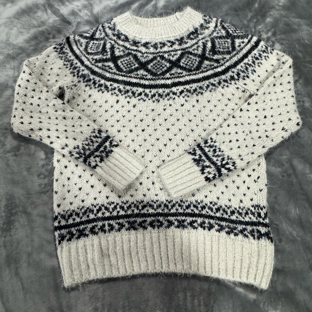 Abercrombie & Fitch Cream and Black Fuzzy Knit Sweater